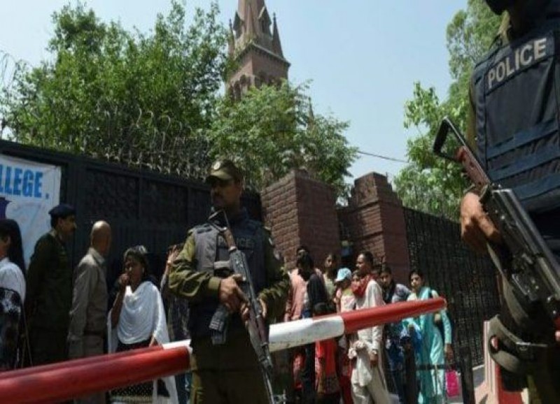 Imagem Ilustrando a Notícia: Igreja metodista no Paquistão é atacada e 9 morrem