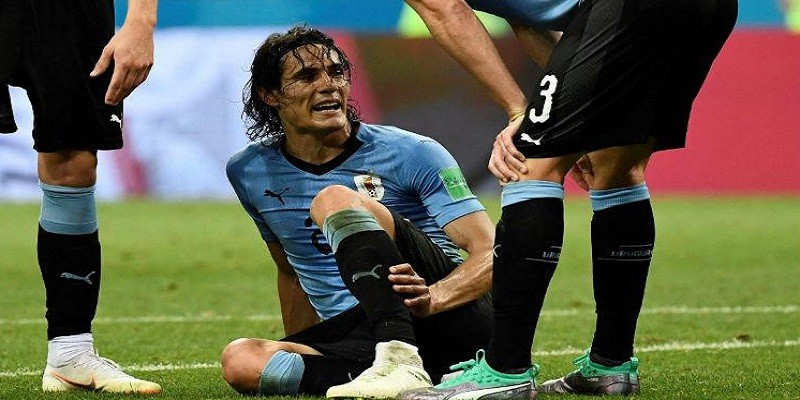 Imagem Ilustrando a Notícia: Lesionado, Cavani não enfrentará seleção francesa pelas quartas