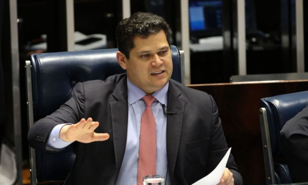 Imagem Ilustrando a Notícia: Senado derruba decreto de Bolsonaro que flexibilizou porte de armas