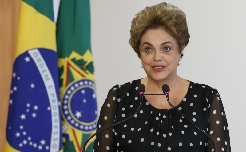 Imagem Ilustrando a Notícia: Dilma diz que momento é de incerteza