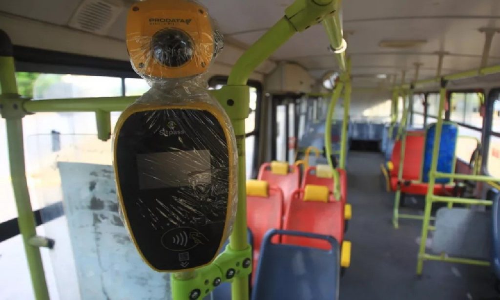 Imagem Ilustrando a Notícia: CMTC começa a instalar novo sistema de bilhetagem em ônibus de Goiânia
