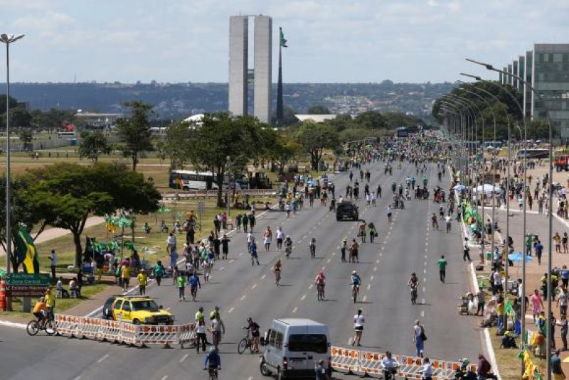 Imagem Ilustrando a Notícia: Mais de três mil manifestantes já estão na Esplanada dos Ministérios