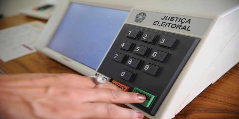 Imagem Ilustrando a Notícia: Confira qual é a ordem de votação na urna eletrônica