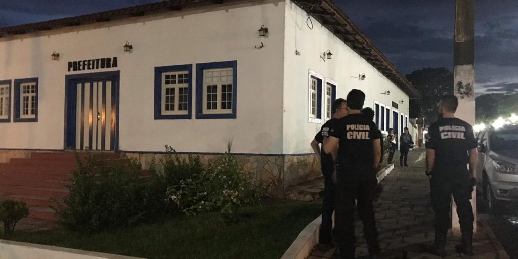 Imagem Ilustrando a Notícia: Fraude milionária leva para cadeia secretários da Prefeitura de Pirenópolis