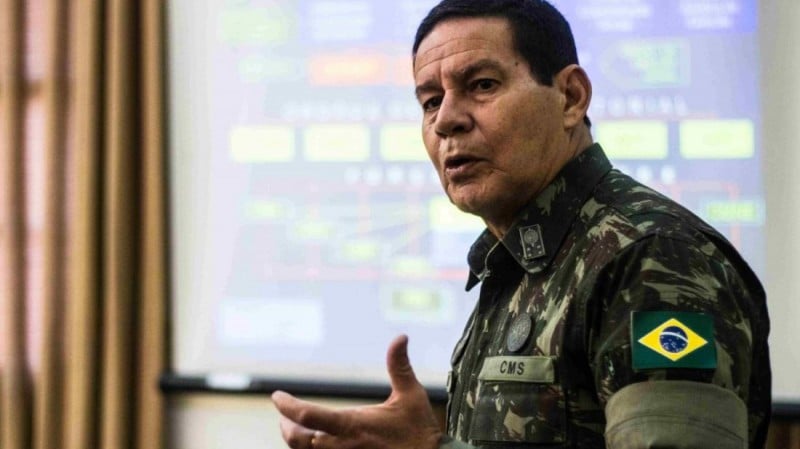 Imagem Ilustrando a Notícia: General Mourão é indicado vice na chapa de Bolsonaro