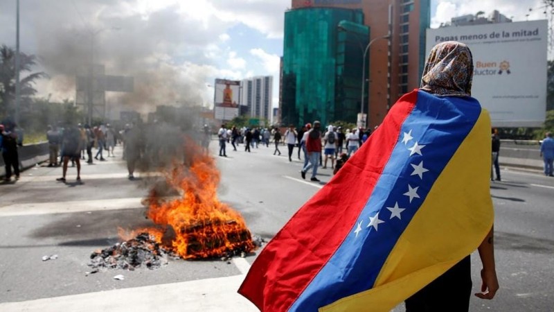 Imagem Ilustrando a Notícia: Manifestantes invadem parlamento na Venezuela