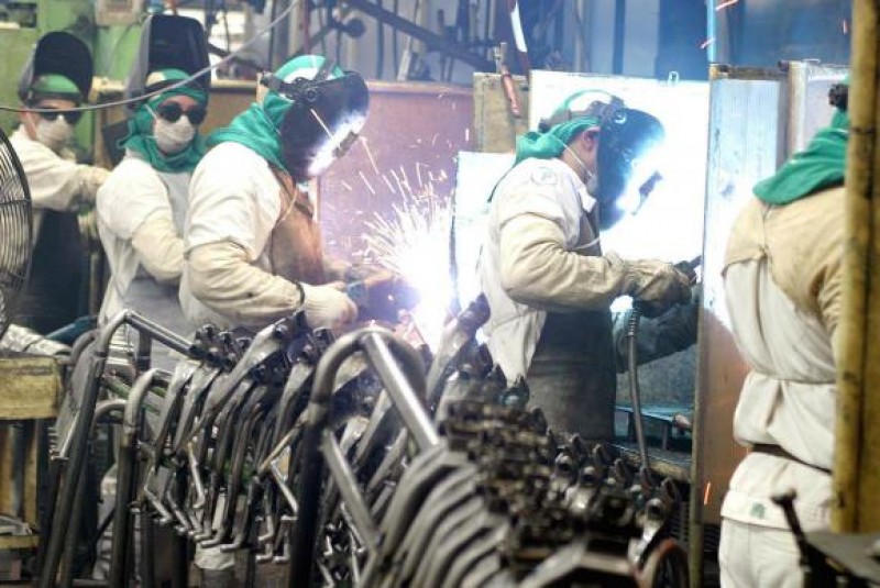 Imagem Ilustrando a Notícia: Produção industrial cresce 0,5% entre agosto e setembro