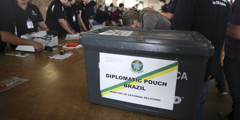 Imagem Ilustrando a Notícia: TRE-DF prepara urnas que serão enviadas ao exterior