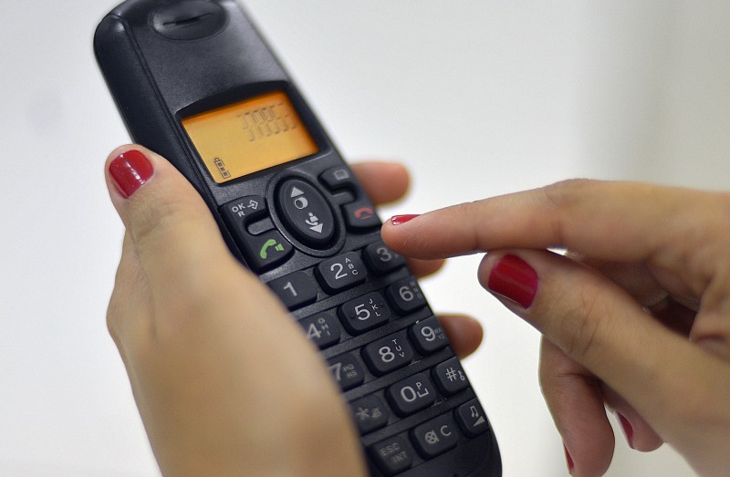 Imagem Ilustrando a Notícia: Ligações entre telefones fixos e celulares vão ficar mais baratas