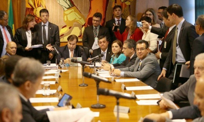 Imagem Ilustrando a Notícia: Reforma política será votada nesta quarta em plenário, diz Maia