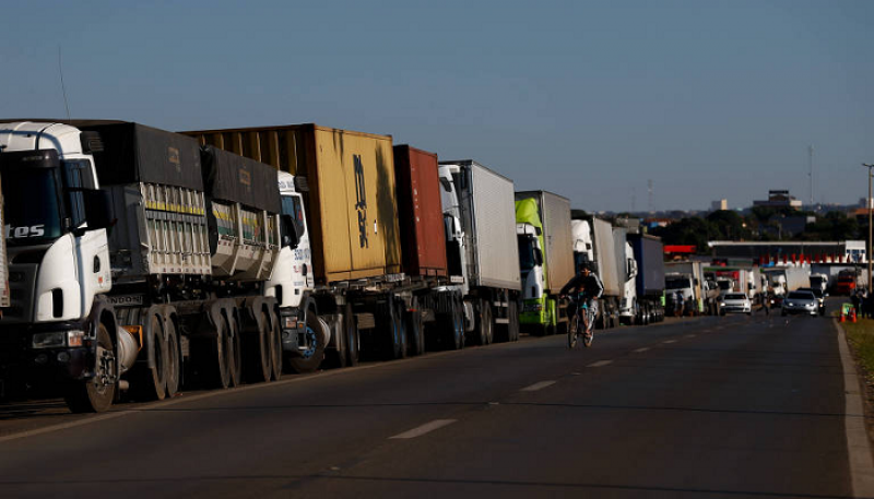 Imagem Ilustrando a Notícia: Governo edita decreto que permite requisição de caminhões