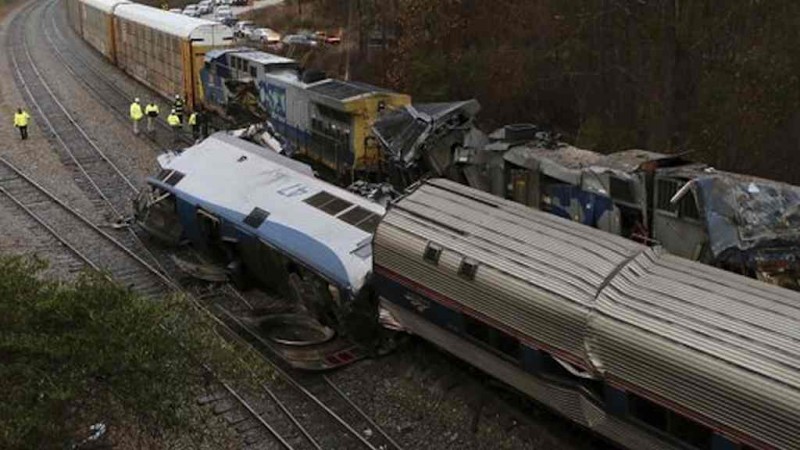 Imagem Ilustrando a Notícia: Colisão entre trens deixa 2 mortos e 70 feridos em cidade dos EUA