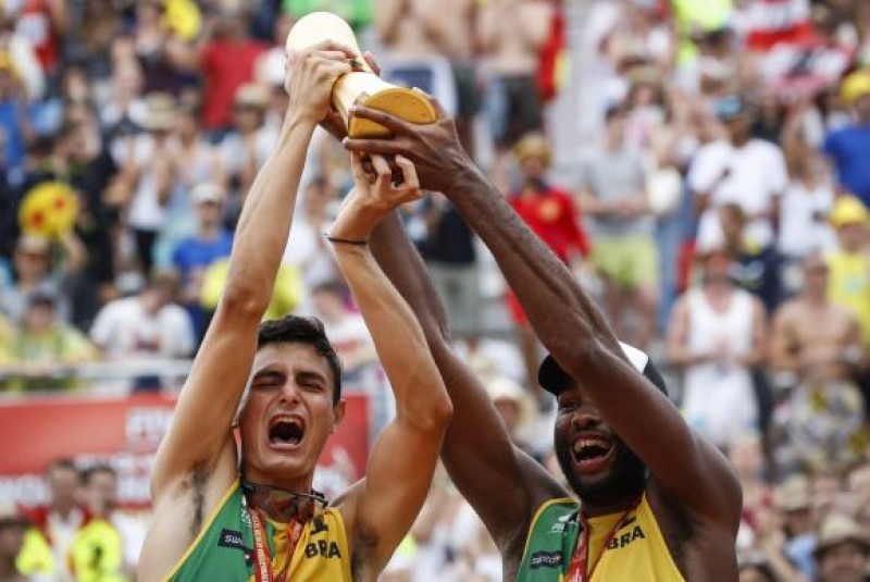Imagem Ilustrando a Notícia: Evandro e André conquistam ouro no Mundial de Vôlei de Praia