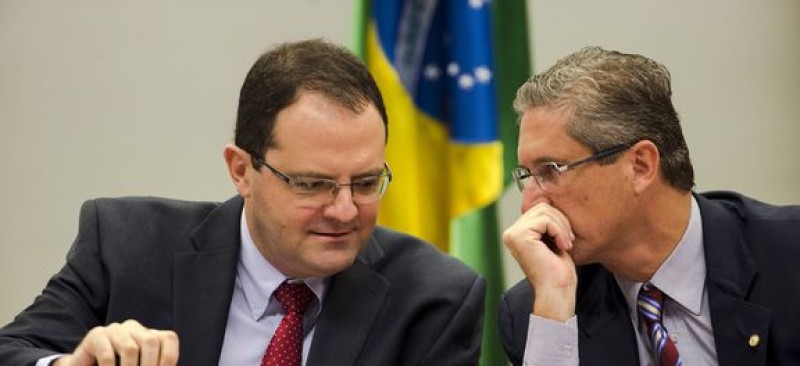 Imagem Ilustrando a Notícia: Barbosa diz à comissão que contas do governo estão dentro da legalidade