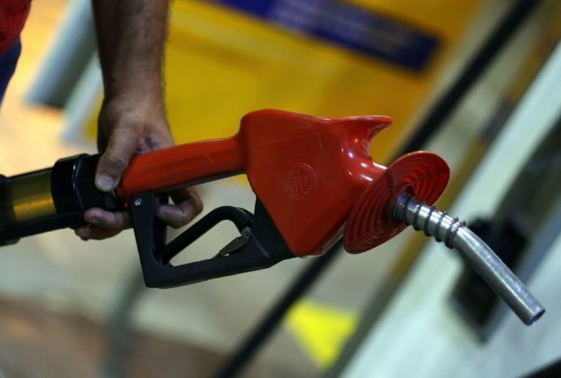 Imagem Ilustrando a Notícia: Preços da gasolina e do diesel sobem hoje nas refinarias