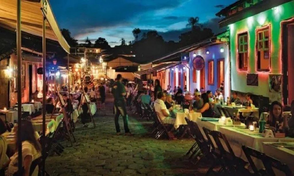 Imagem Ilustrando a Notícia: Pirenópolis decreta reabertura de bares e restaurantes durante a semana
