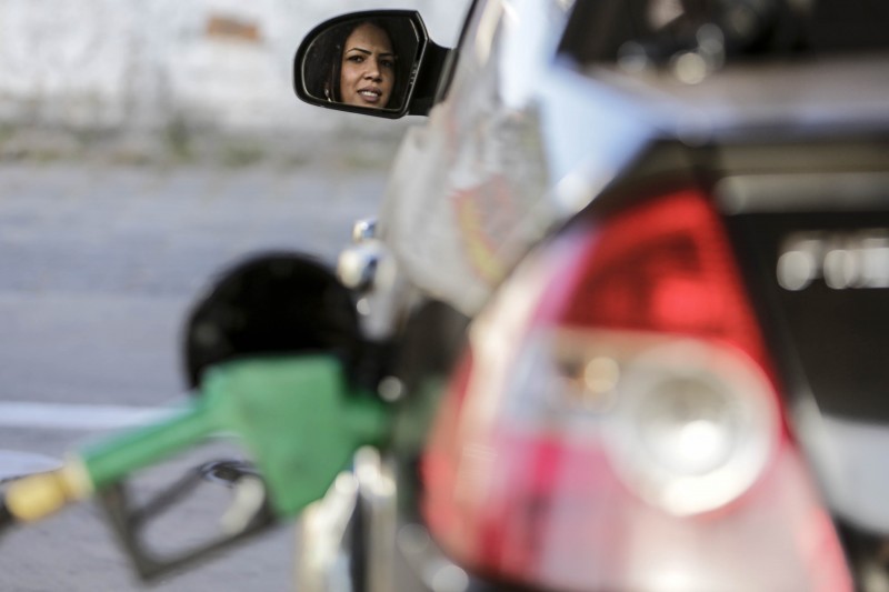 Imagem Ilustrando a Notícia: Caem preços dos combustíveis