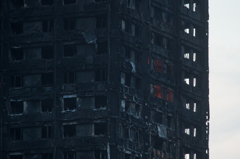Imagem Ilustrando a Notícia: Sobe número de mortos  no incêndio em prédio