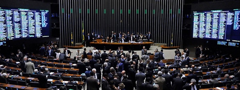 Imagem Ilustrando a Notícia: Câmara abre nova ordem do dia para votar parecer sobre denúncia contra Temer