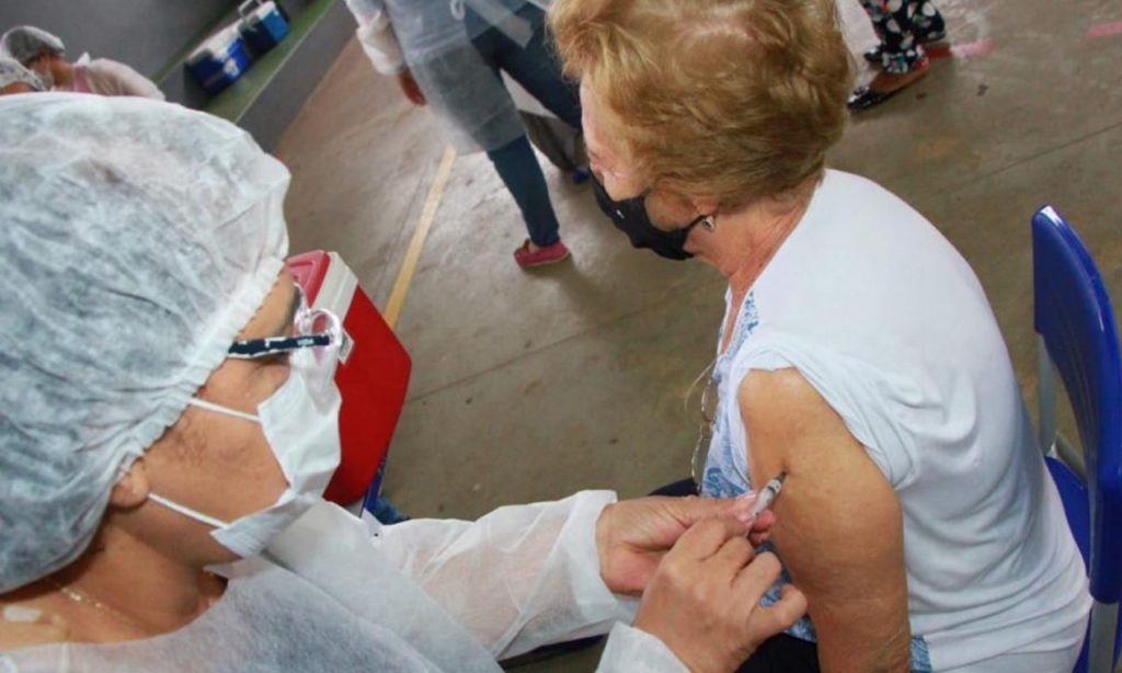 Imagem Ilustrando a Notícia: Projeto na Câmara quer independência para gestão de vacinação em Goiânia