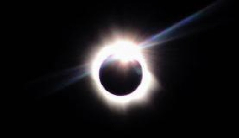 Imagem Ilustrando a Notícia: Eclipse solar de hoje, conhecido como Anel de Fogo, será visível no Brasil
