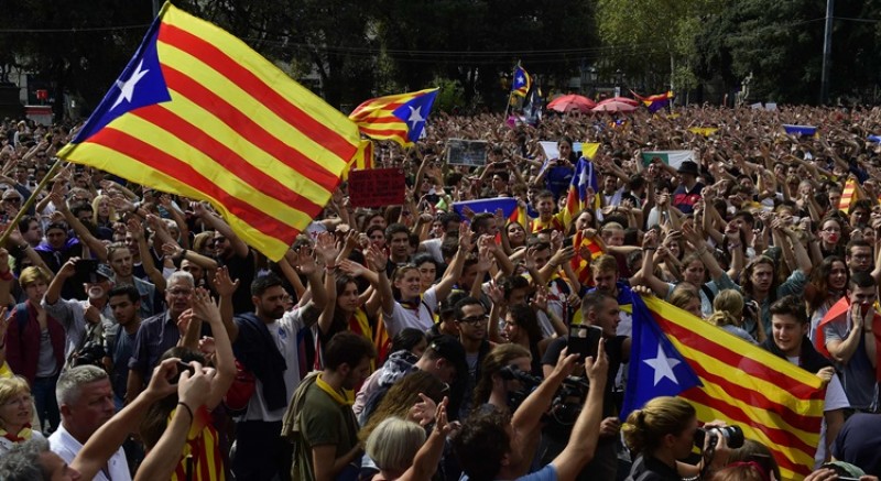Imagem Ilustrando a Notícia: Separatistas catalães tentam acordo para que Puigdemont reassuma governo