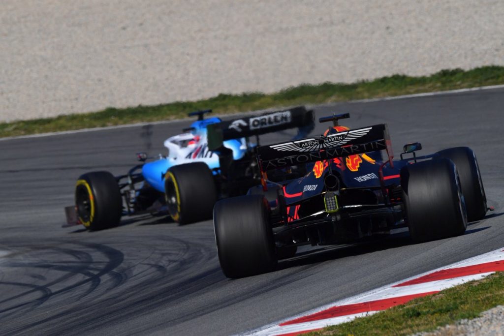 Imagem Ilustrando a Notícia: Vettel se acidenta e Sainz faz melhor tempo