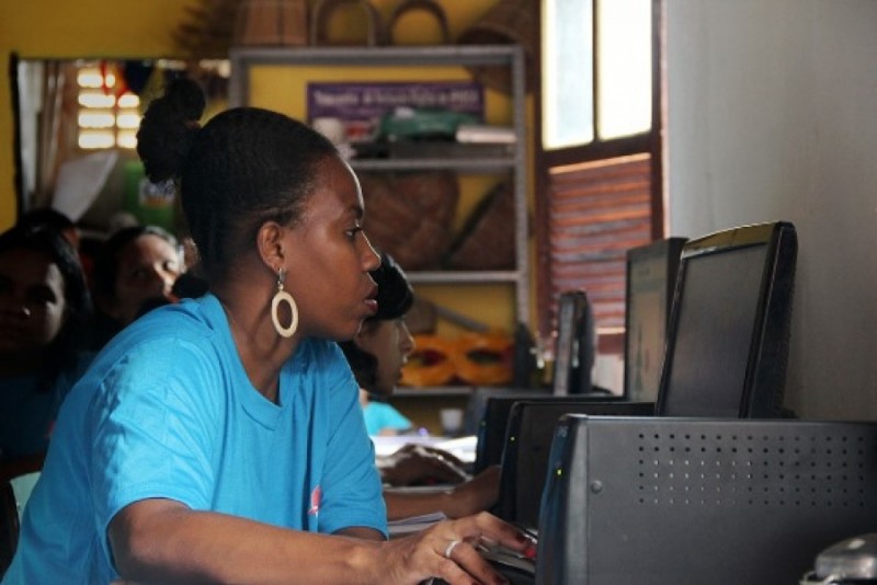 Imagem Ilustrando a Notícia: Mulheres do curso de Inclusão Digital recebem diplomas nesta quinta-feira