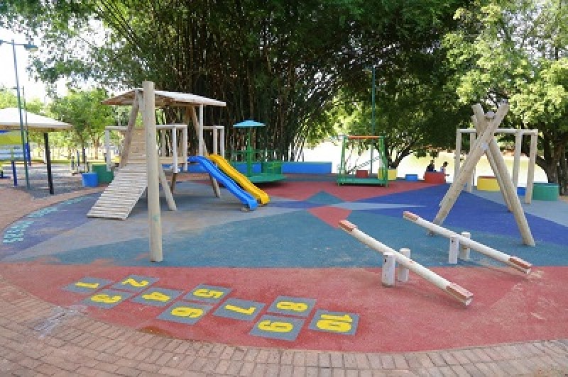 Imagem Ilustrando a Notícia: Parques de Goiânia recebem academias ao ar livre e brinquedos para crianças