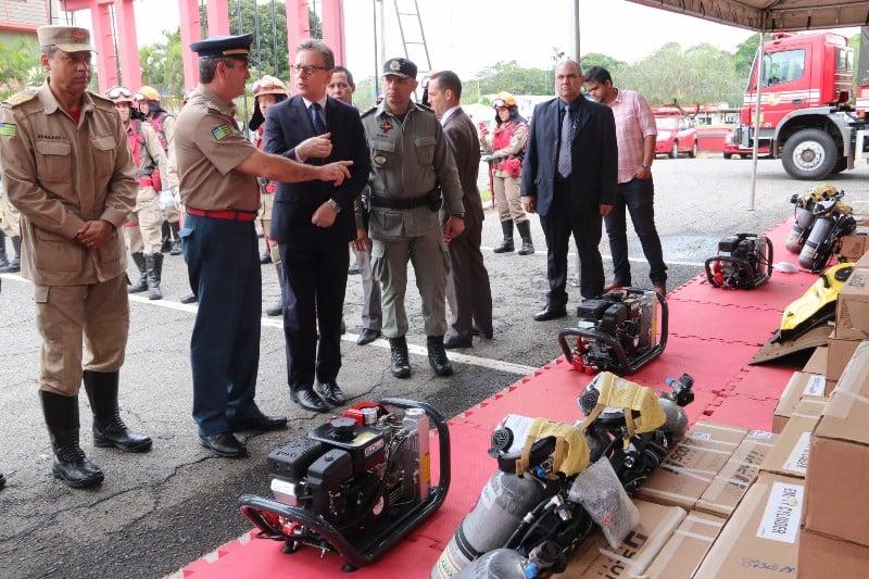 Imagem Ilustrando a Notícia: Segurança Pública distribui equipamentos para Corpo de Bombeiros