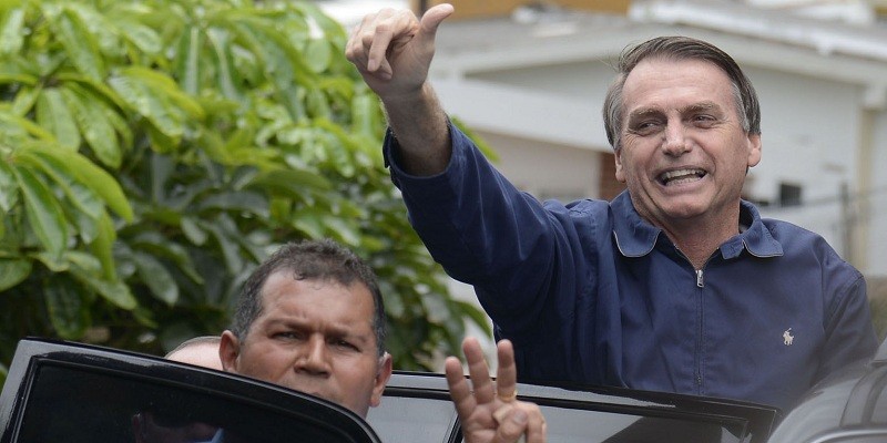 Imagem Ilustrando a Notícia: Bolsonaro defende aprovação da idade mínima para aposentadoria