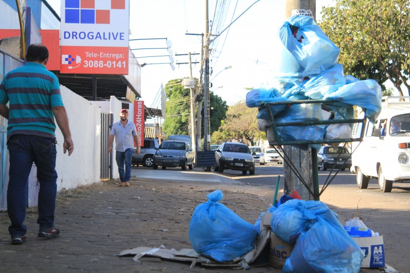 Imagem Ilustrando a Notícia: Após greve, Comurg vai levar dois dias para limpar Goiânia