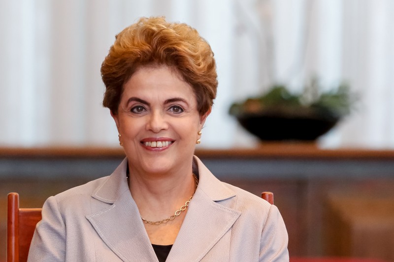 Imagem Ilustrando a Notícia: Dilma repercute delações à PF