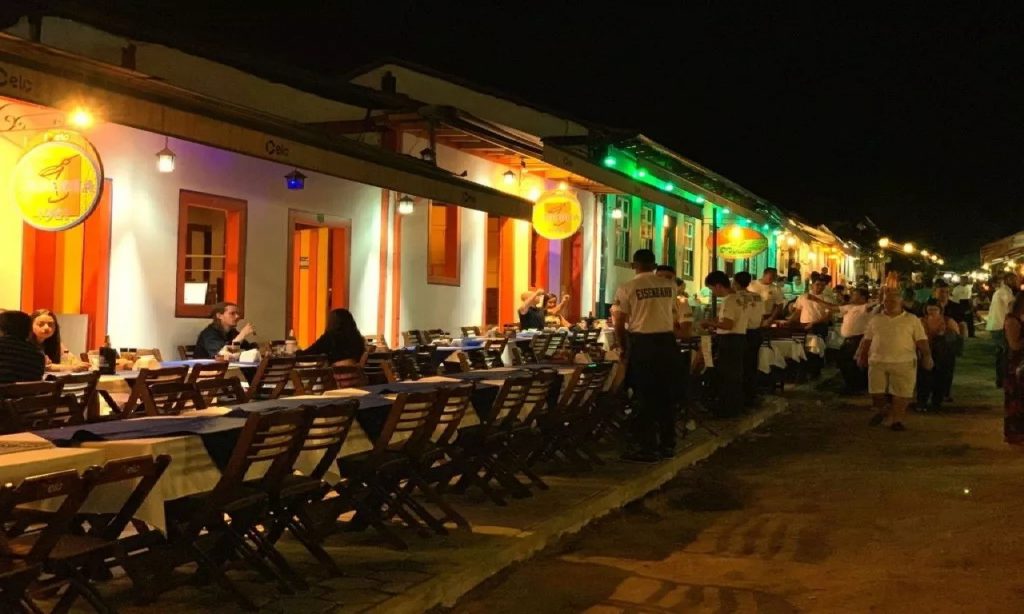 Imagem Ilustrando a Notícia: Pirenópolis proíbe venda e consumo de bebidas alcoólicas entre meia-noite e 6h