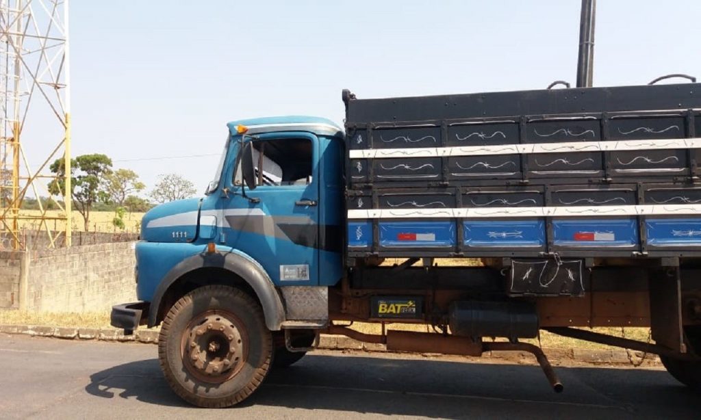 Imagem Ilustrando a Notícia: Polícia Civil e PRF apreendem caminhão que teria sido usado em um furto no Tocantins