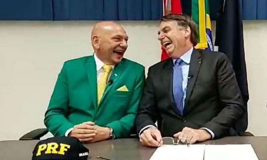 Imagem Ilustrando a Notícia: Novas provas: PGE pede reabertura de inquérito e cassação do mandato de Bolsonaro