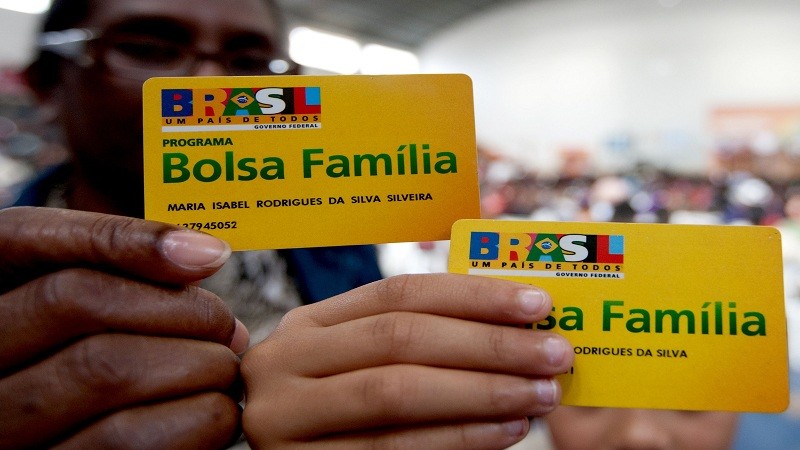 Imagem Ilustrando a Notícia: Bolsa Família começa a pagar nesta quarta benefício com reajuste