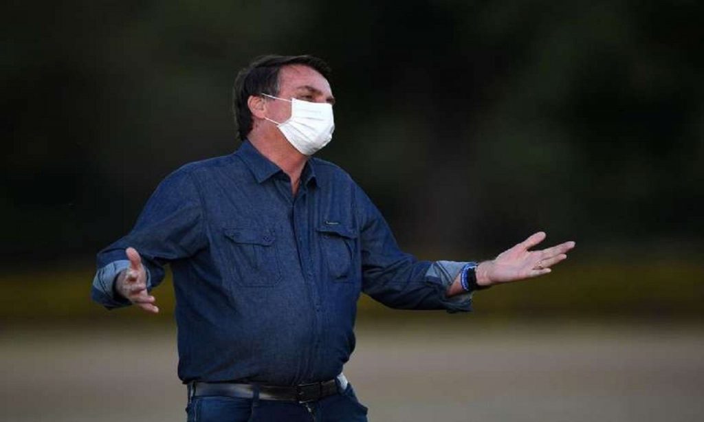 Imagem Ilustrando a Notícia: “Não recomendo”, diz Bolsonaro sobre tratar Covid-19 com hidroxicloroquina