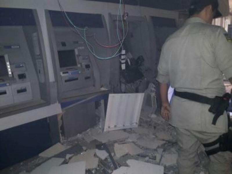 Imagem Ilustrando a Notícia: Caixas eletrônicos de Banco do Setor Universitário amanhecem explodidos