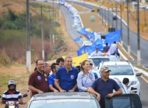 O governador Zé Eliton começou nesta manhã por Doverlândia. Já as primeiras-damas Fabrina Müller e Valéria Perillo comandaram carreata feminina no Centro-Oeste Goiano