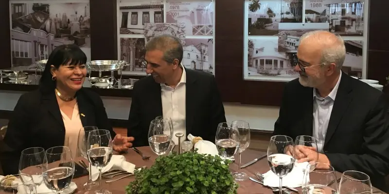 Governador Zé Eliton recebe comitivas de El Salvador e Espanha que se interessam em conhecer programas referenciados do Governo de Goiás