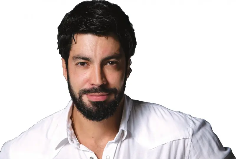 Vandré Silveira, que vem do cinema e dos palcos, interpreta o personagem Lázaro