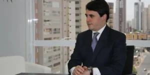 Os dois irmãos apontados como autores do envio de explosivo ao escritório do advogado Walmir Cunha, em Goiânia, foram denunciados por tentativa de homicídio triplamente qualificado