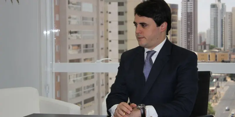 Os dois irmãos apontados como autores do envio de explosivo ao escritório do advogado Walmir Cunha, em Goiânia, foram denunciados por tentativa de homicídio triplamente qualificado