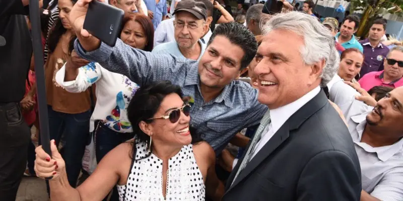 A reunião ocorreu no Parque Anhanguera 2 e reuniu centenas de pessoas, que aplaudiram o discurso do senador a favor do combate à corrupção