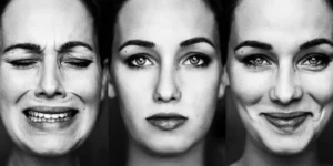 Existem dois tipos de transtorno bipolar: o tipo I, que apresenta quadros de mania e depressão; e o tipo II, com episódios de hipomania e depressão