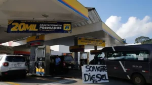 Ao divulgar a tabela com o reajuste, a ANP ressaltou que “os novos valores refletem os aumentos dos preços internacionais do diesel e do câmbio no último mês”