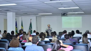 O encontro  é direcionado aos prefeitos, secretários municipais de Meio Ambiente, superintendentes, gerentes e outros gestores públicos municipais que atuam nesta área em  todo o Estado