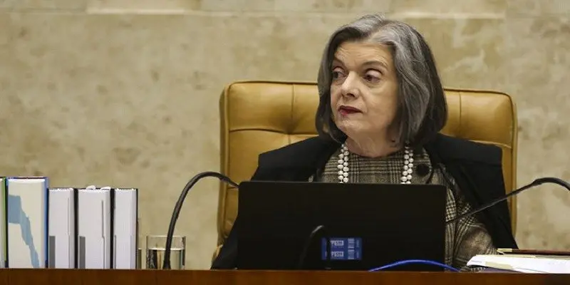 Cármen Lúcia antecipa saída do comando do TSE e marca eleição para nova presidência