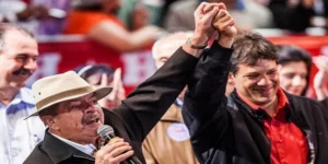 Jair Bolsonaro, do PSL, aparece em segundo lugar, com 18% das intenções de voto; Ciro Gomes, do PDT, registra 10%, enquanto Marina Silva, da Rede, e Geraldo Alckmin, do PSDB, aparecem com 5% e 4%